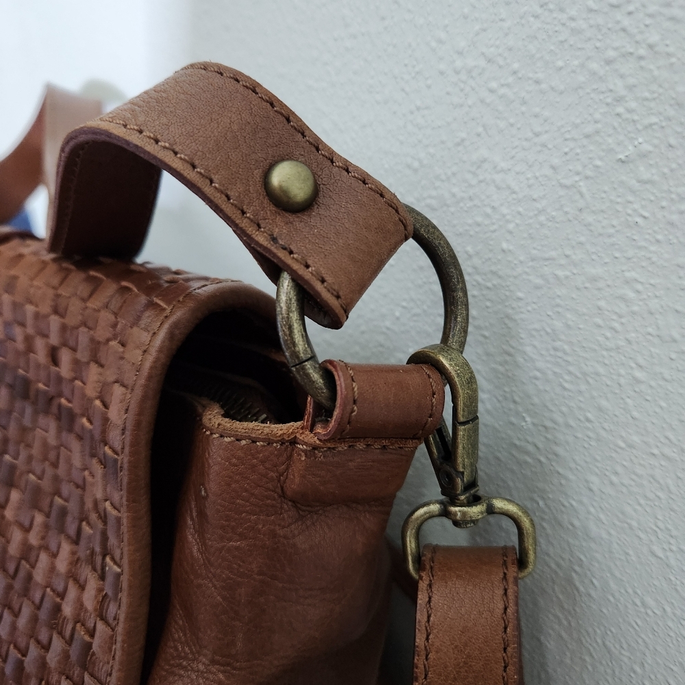 Rehard Italy Brown Leather Crossbody with Basket Weave Flap - Picture 5 of 16